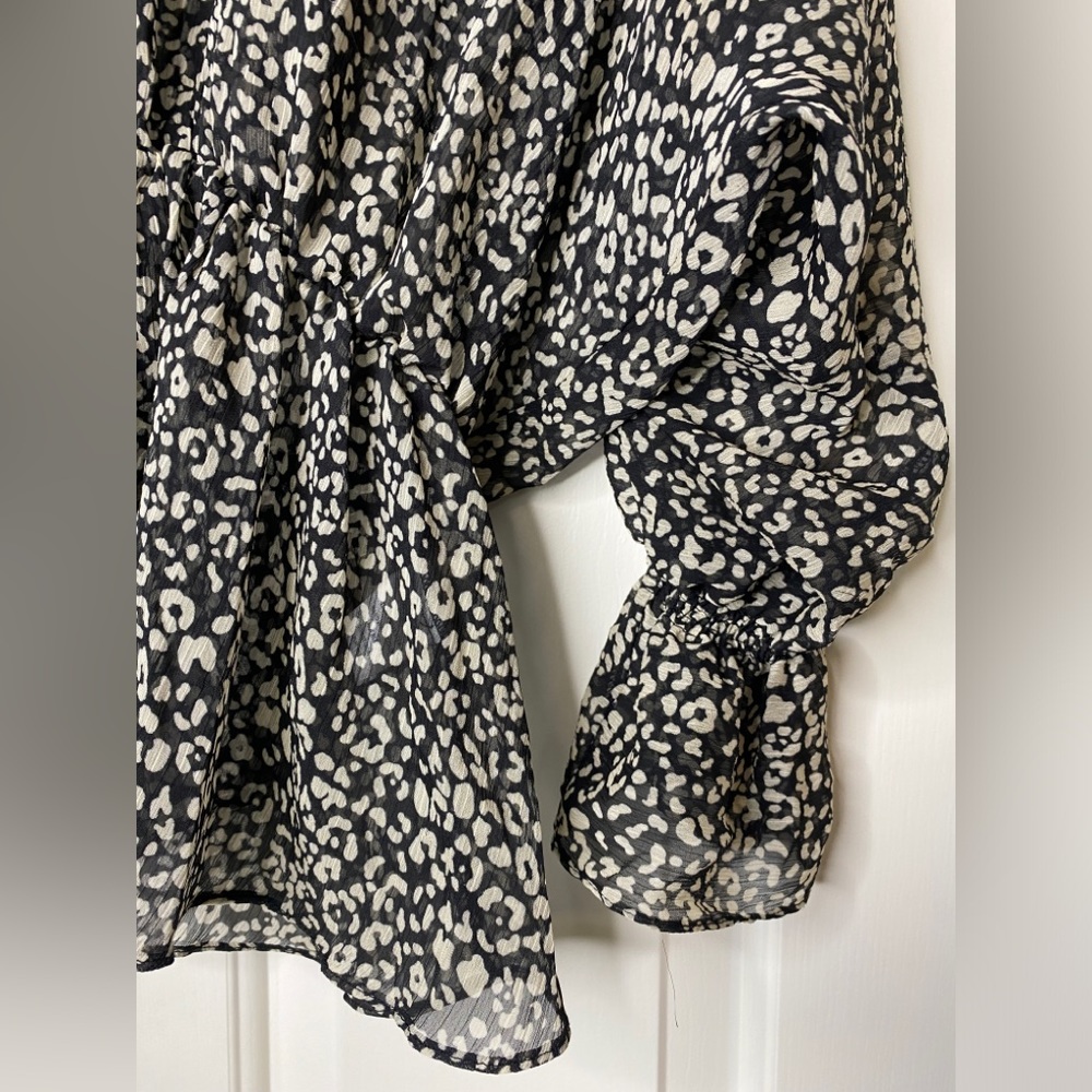 Grade & Gather Leopard Print Blouse. Size: Sm - image 5
